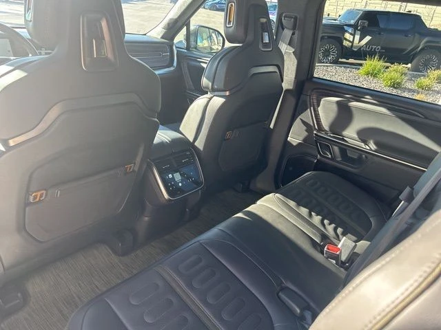 2023 Rivian R1S - Image 15 of 21