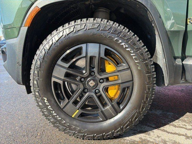 2023 Rivian R1S - Image 10 of 16