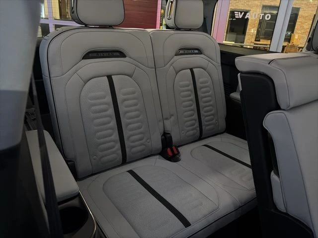 2023 Rivian R1S - Image 19 of 21