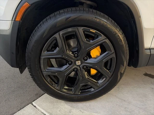 2023 Rivian R1S - Image 10 of 21