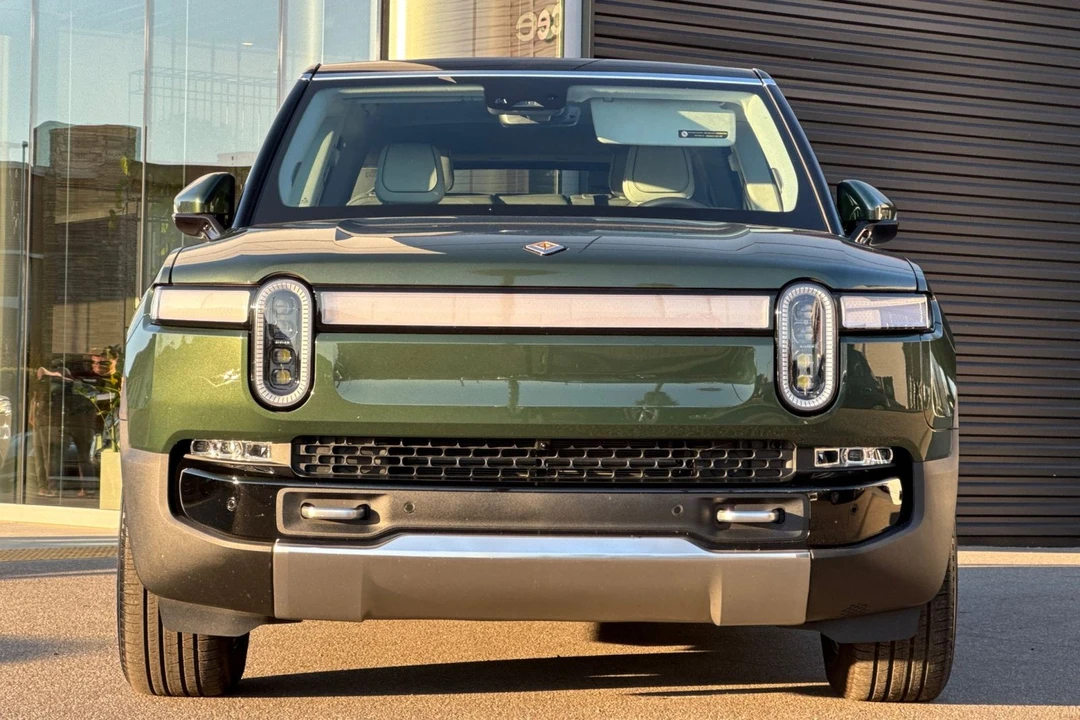 2023 Rivian R1S - Image 11 of 21