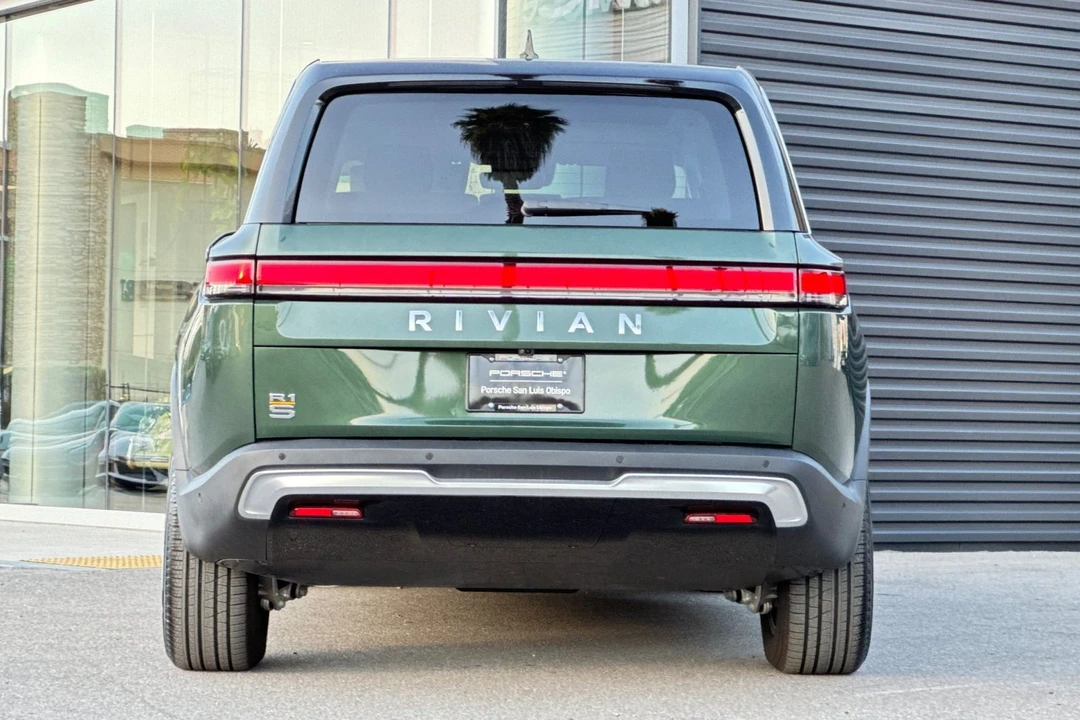 2023 Rivian R1S - Image 7 of 21