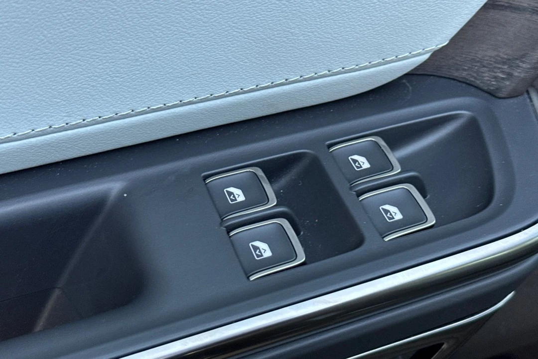 2023 Rivian R1S - Image 13 of 21
