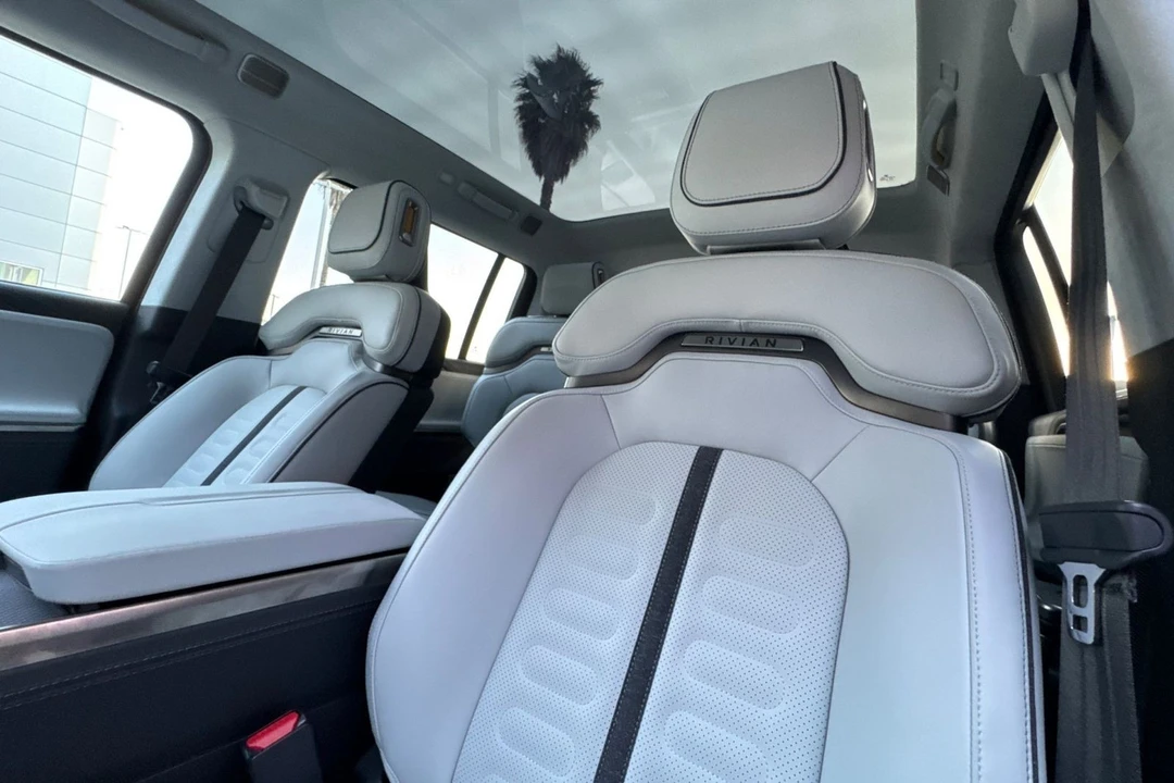 2023 Rivian R1S - Image 5 of 21