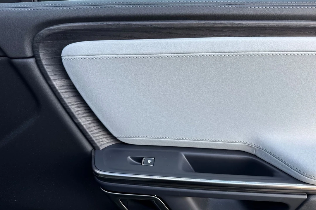 2023 Rivian R1S - Image 20 of 21
