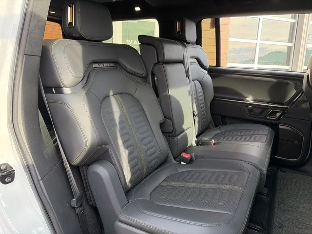 2023 Rivian R1S - Image 20 of 21