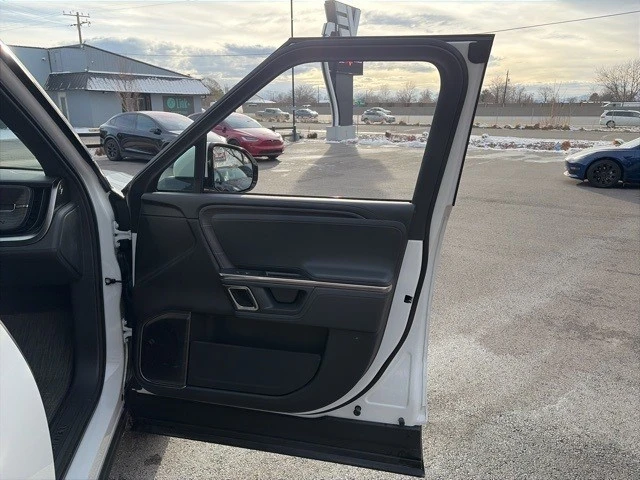2023 Rivian R1S - Image 21 of 21