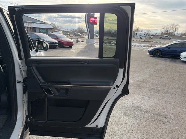 2023 Rivian R1S - Image 18 of 21