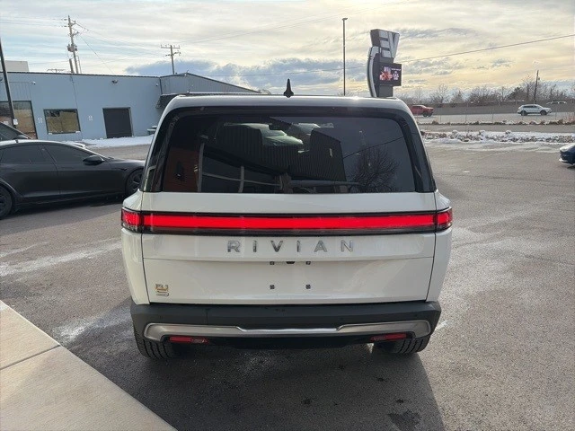 2023 Rivian R1S - Image 7 of 21
