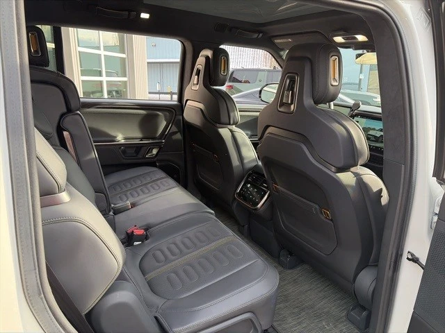 2023 Rivian R1S - Image 19 of 21