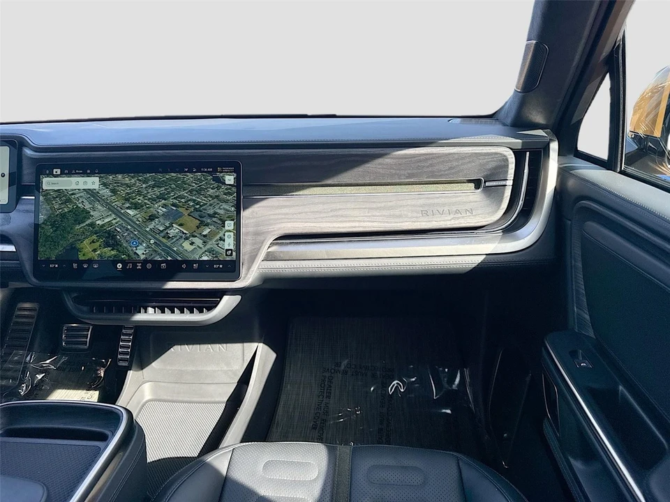 2023 Rivian R1S - Image 21 of 21