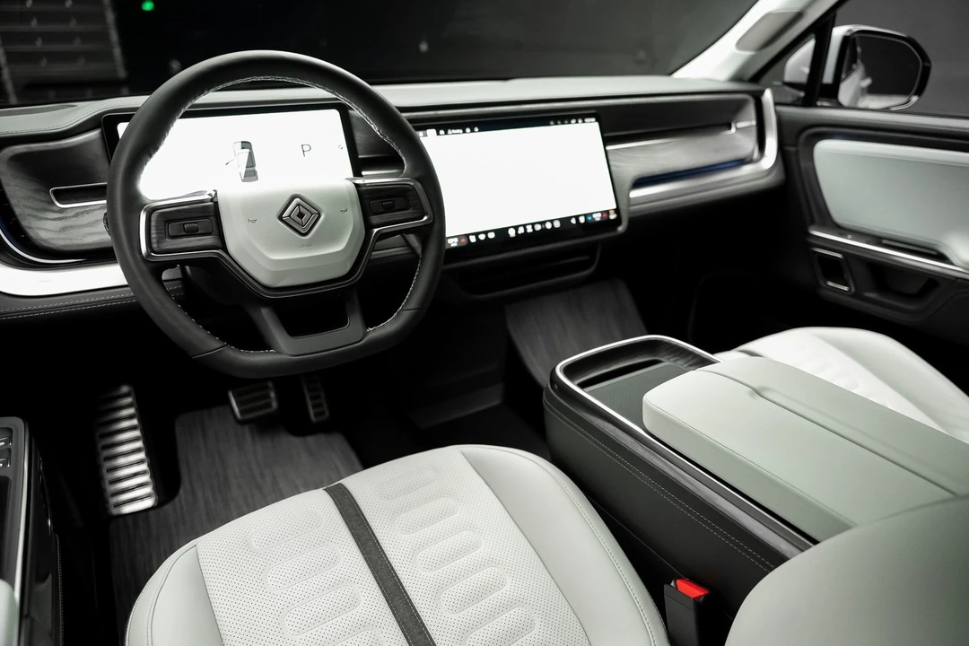 2023 Rivian R1S - Image 2 of 12