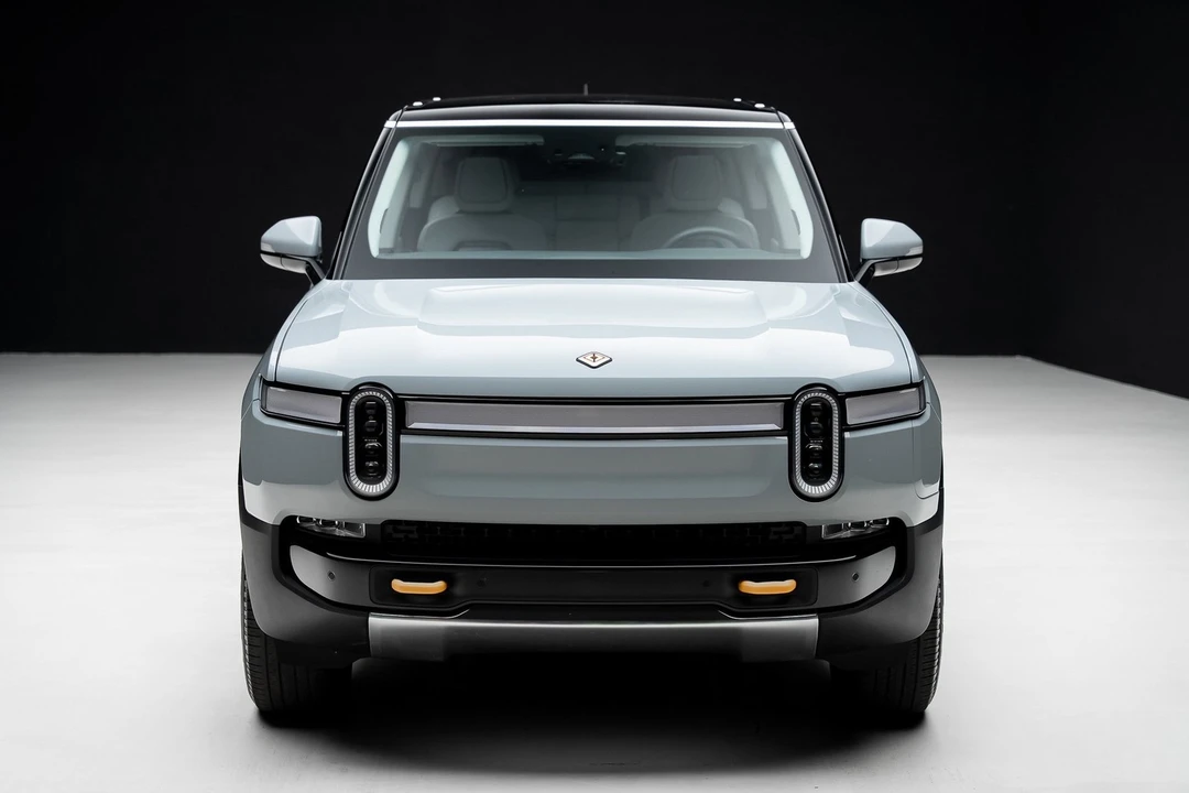 2023 Rivian R1S - Image 5 of 12