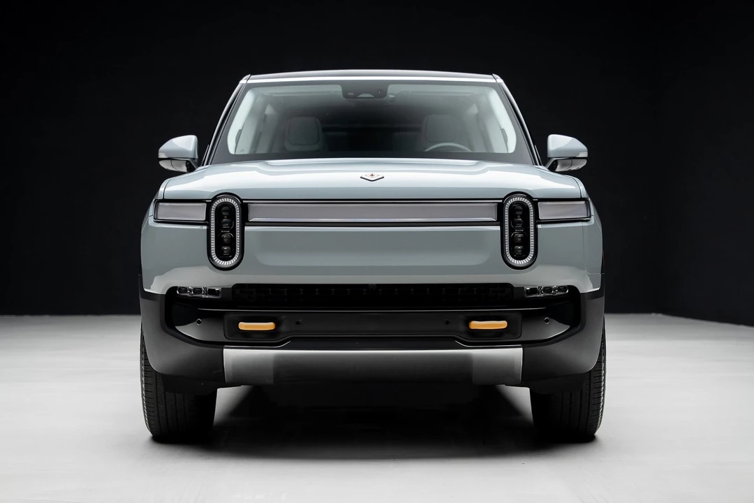 2023 Rivian R1S - Image 7 of 12