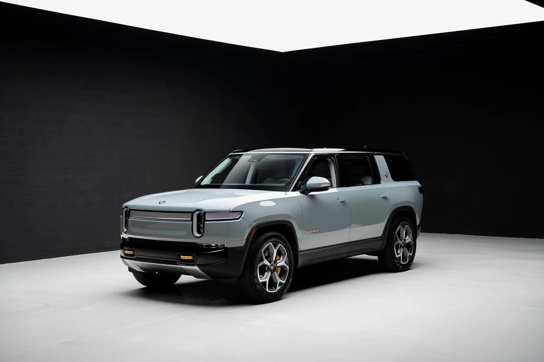 2023 Rivian R1S - Image 4 of 12