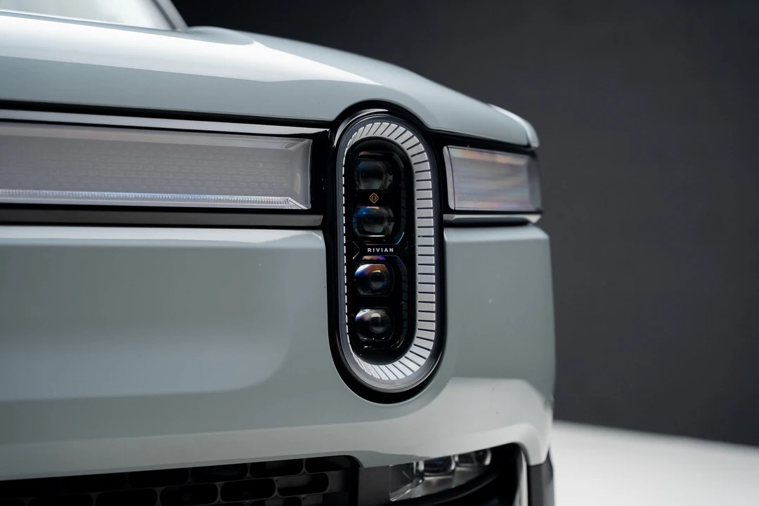 2023 Rivian R1S - Image 9 of 12