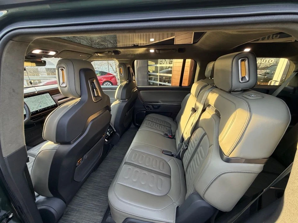 2023 Rivian R1S - Image 10 of 16