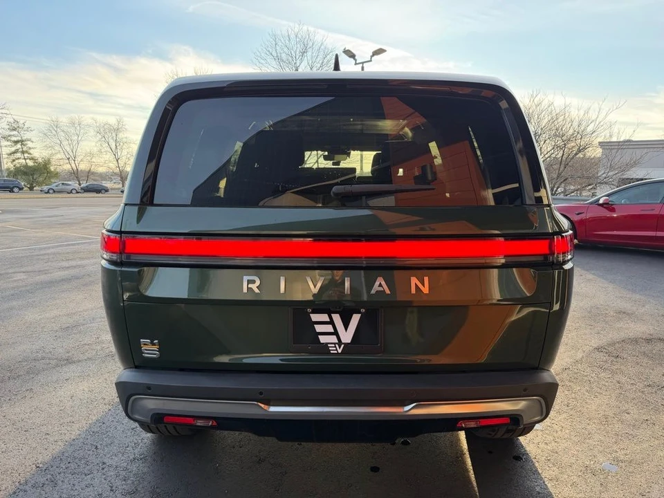 2023 Rivian R1S - Image 5 of 16