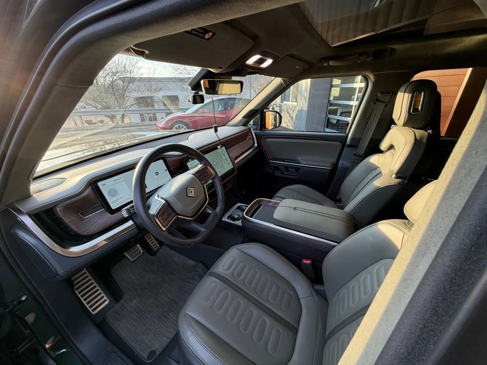 2023 Rivian R1S - Image 8 of 16