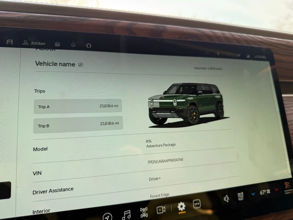 2023 Rivian R1S - Image 16 of 16