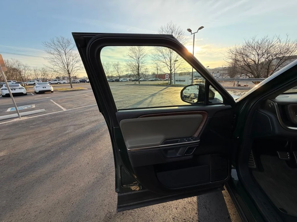 2023 Rivian R1S - Image 7 of 16