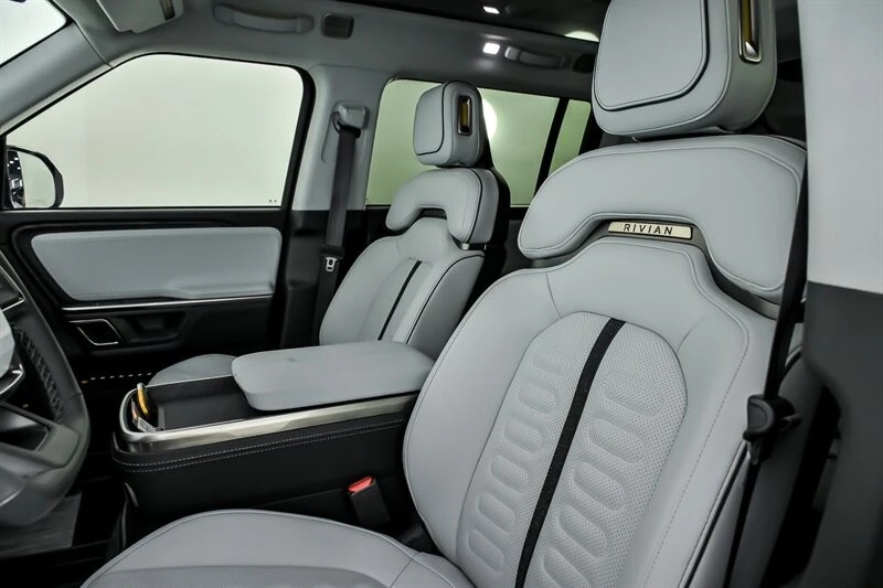 2023 Rivian R1S - Image 21 of 21