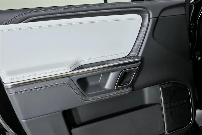 2023 Rivian R1S - Image 18 of 21