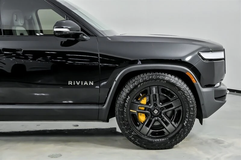2023 Rivian R1S - Image 15 of 21