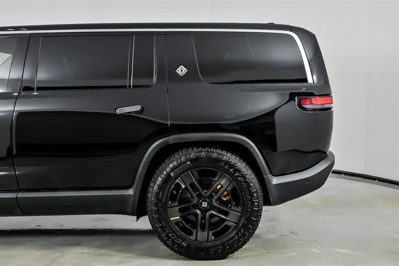 2023 Rivian R1S - Image 9 of 21