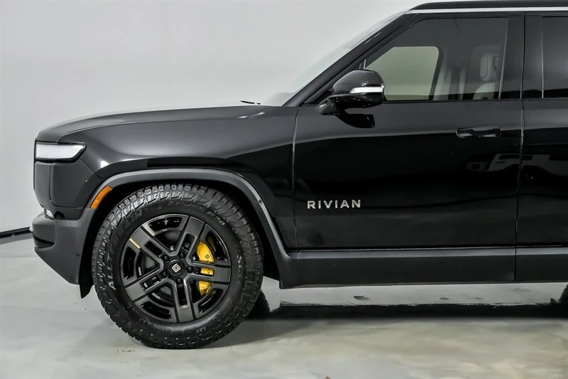 2023 Rivian R1S - Image 7 of 21