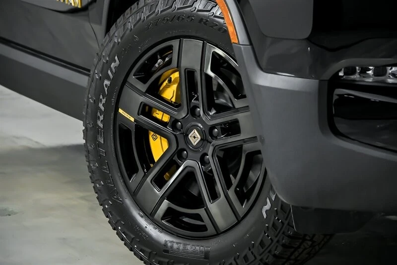 2023 Rivian R1S - Image 4 of 21