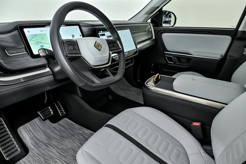 2023 Rivian R1S - Image 19 of 21