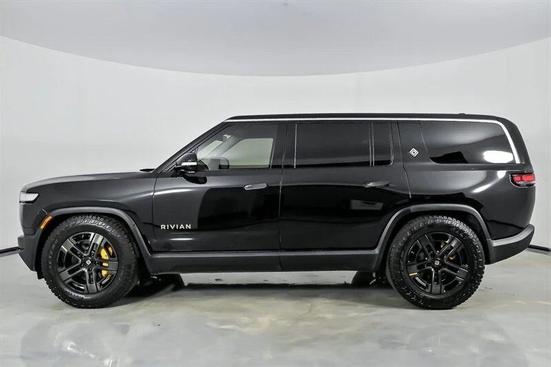 2023 Rivian R1S - Image 8 of 21