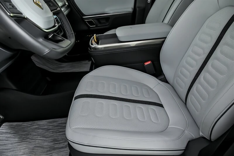 2023 Rivian R1S - Image 20 of 21