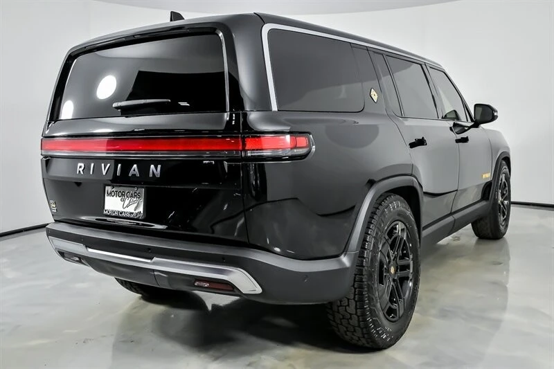 2023 Rivian R1S - Image 12 of 21