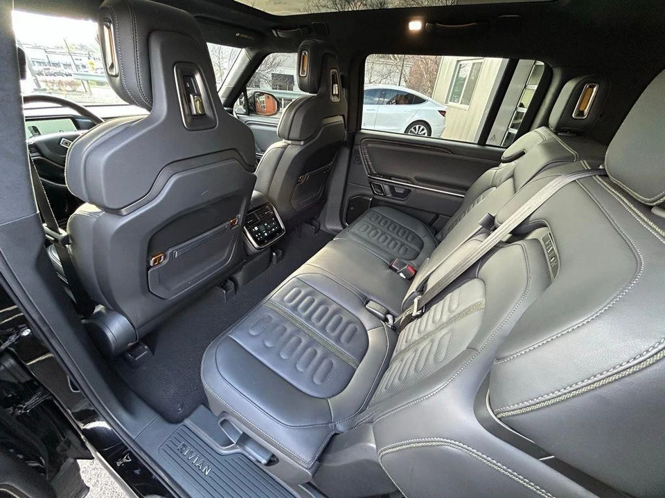 2023 Rivian R1S - Image 14 of 18