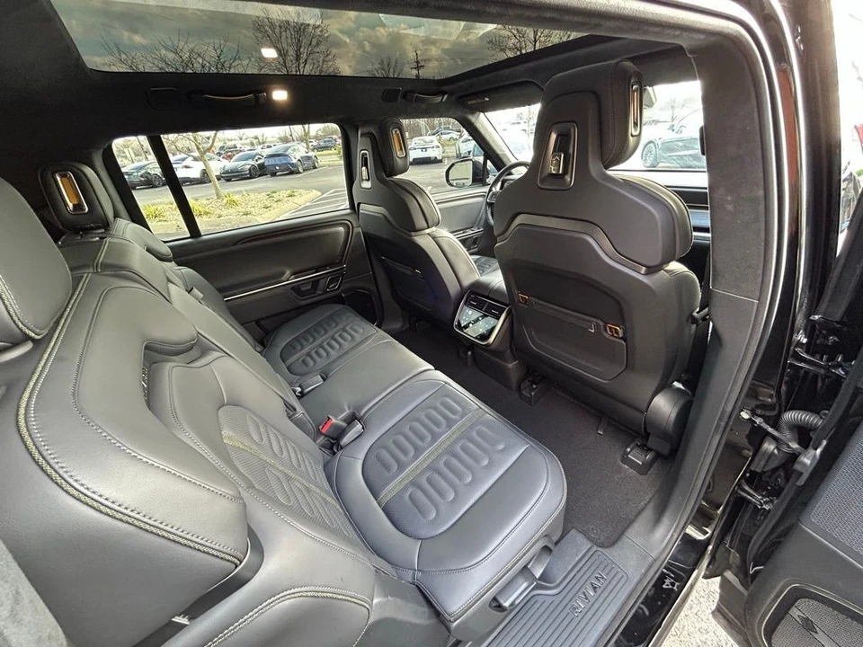 2023 Rivian R1S - Image 10 of 18