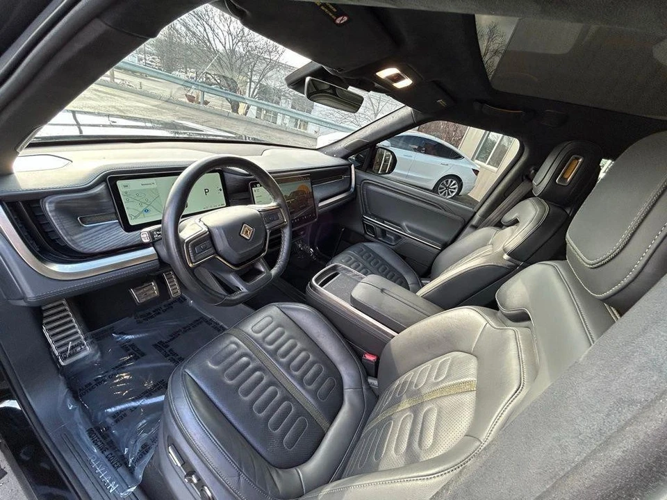 2023 Rivian R1S - Image 16 of 18