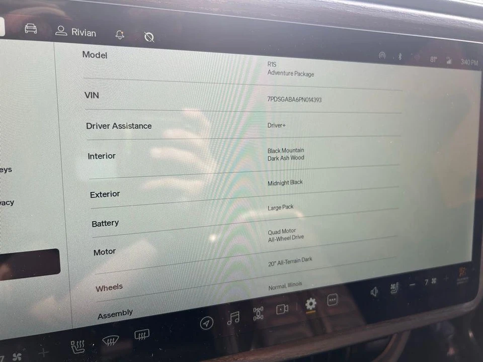 2023 Rivian R1S - Image 18 of 18