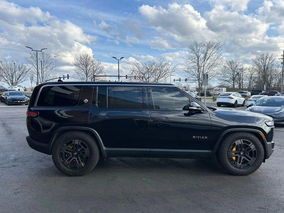 2023 Rivian R1S - Image 4 of 18