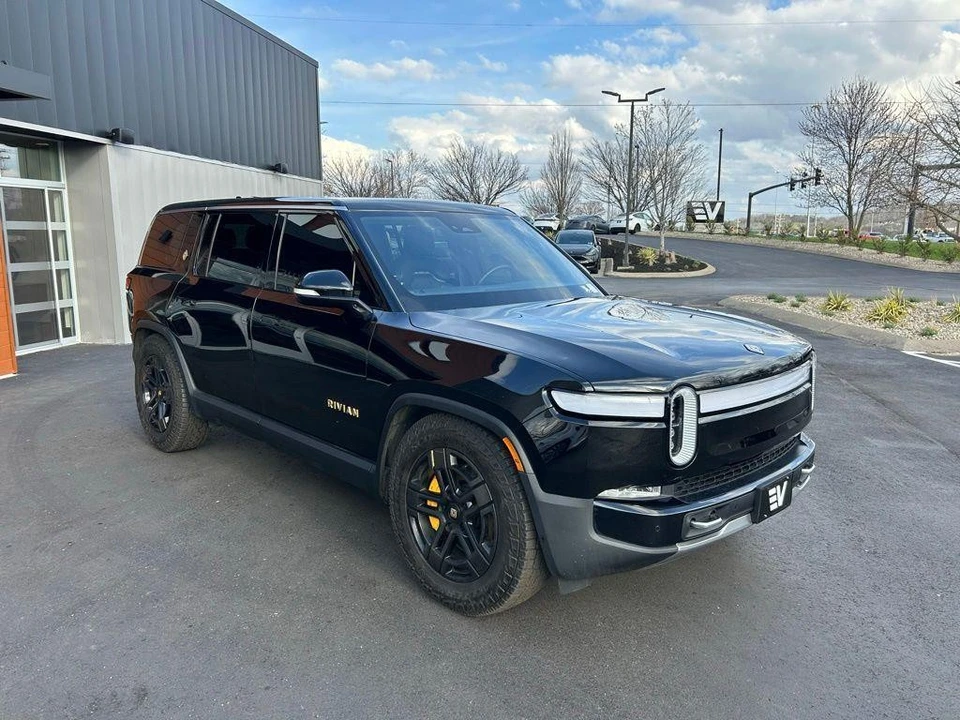 2023 Rivian R1S - Image 3 of 18