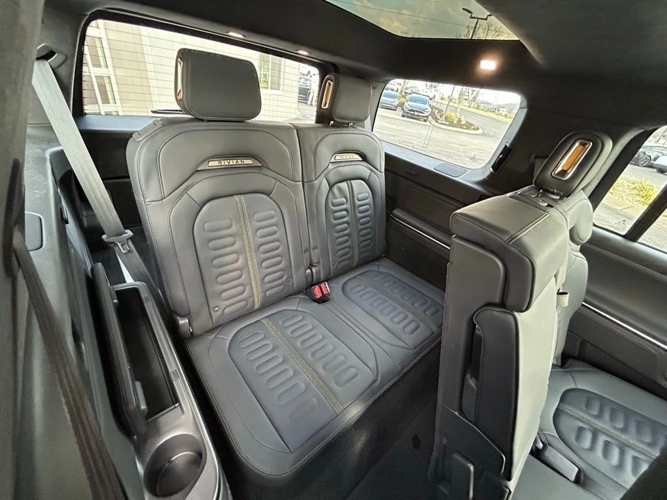 2023 Rivian R1S - Image 8 of 18