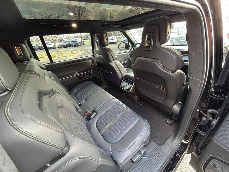 2023 Rivian R1S - Image 10 of 18