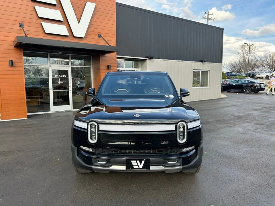 2023 Rivian R1S - Image 2 of 18