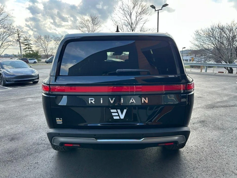 2023 Rivian R1S - Image 6 of 18
