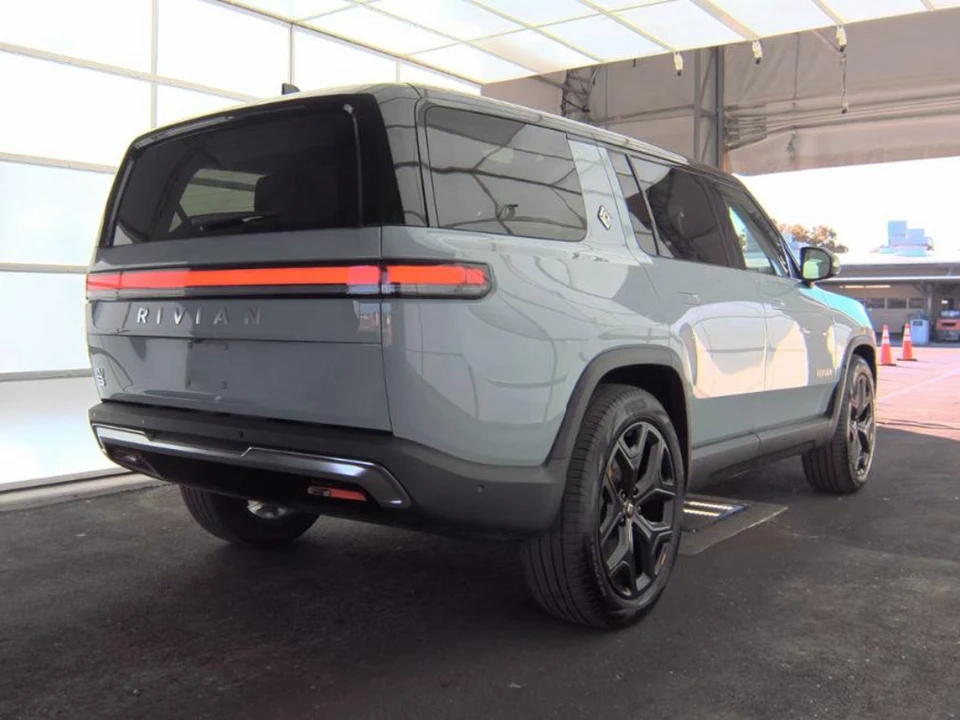 2023 Rivian R1S - Image 3 of 7
