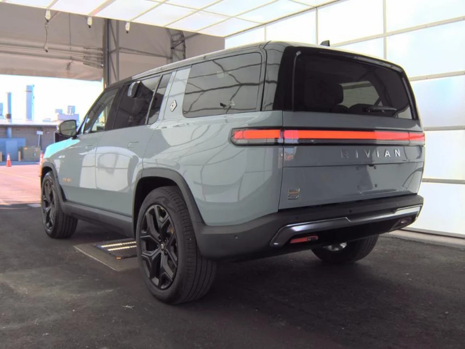 2023 Rivian R1S - Image 4 of 7