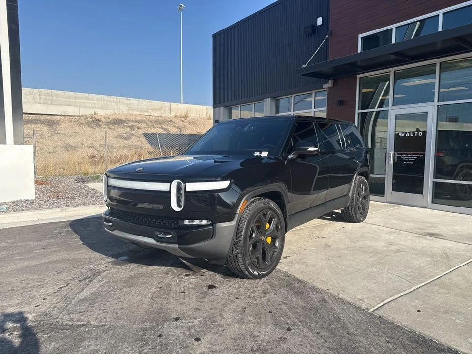2023 Rivian R1S - Image 3 of 9