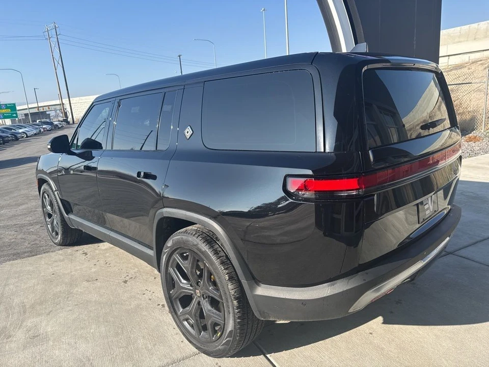 2023 Rivian R1S - Image 5 of 9