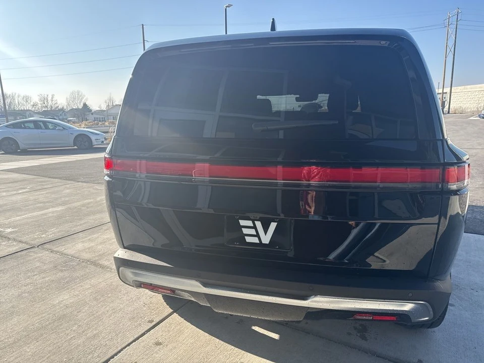 2023 Rivian R1S - Image 6 of 9